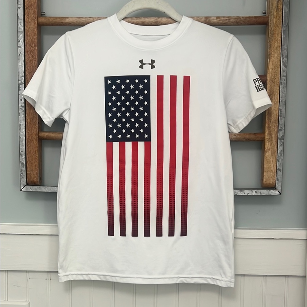 Boys under Armour performance T-shirt, American flag white size medium